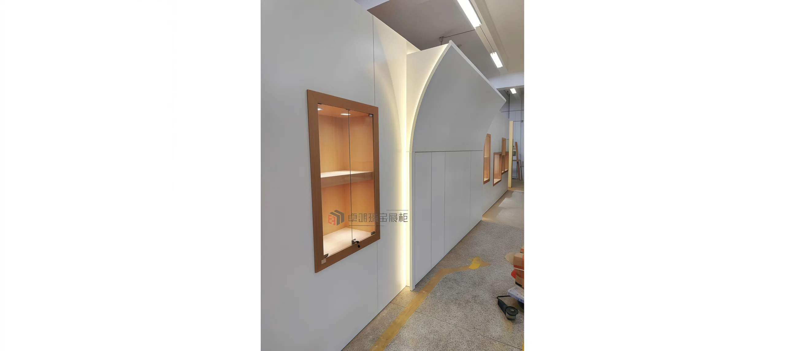 Customizable Wall - Mounted Jewelry Cases with LED Lighting | Premium & Cost - Effective
