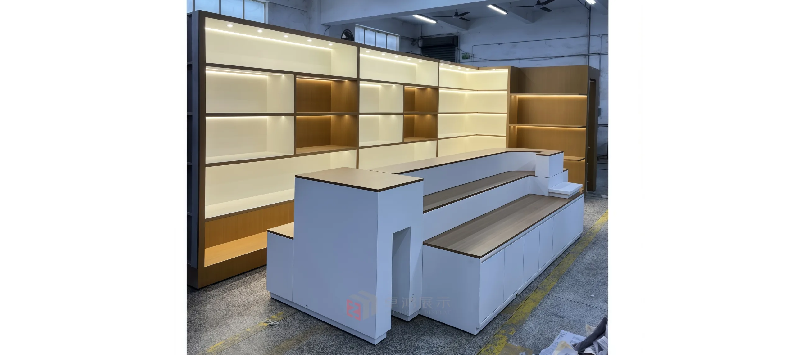 Tailored High - Class Retail Showcases | Modular Layout, Top Quality