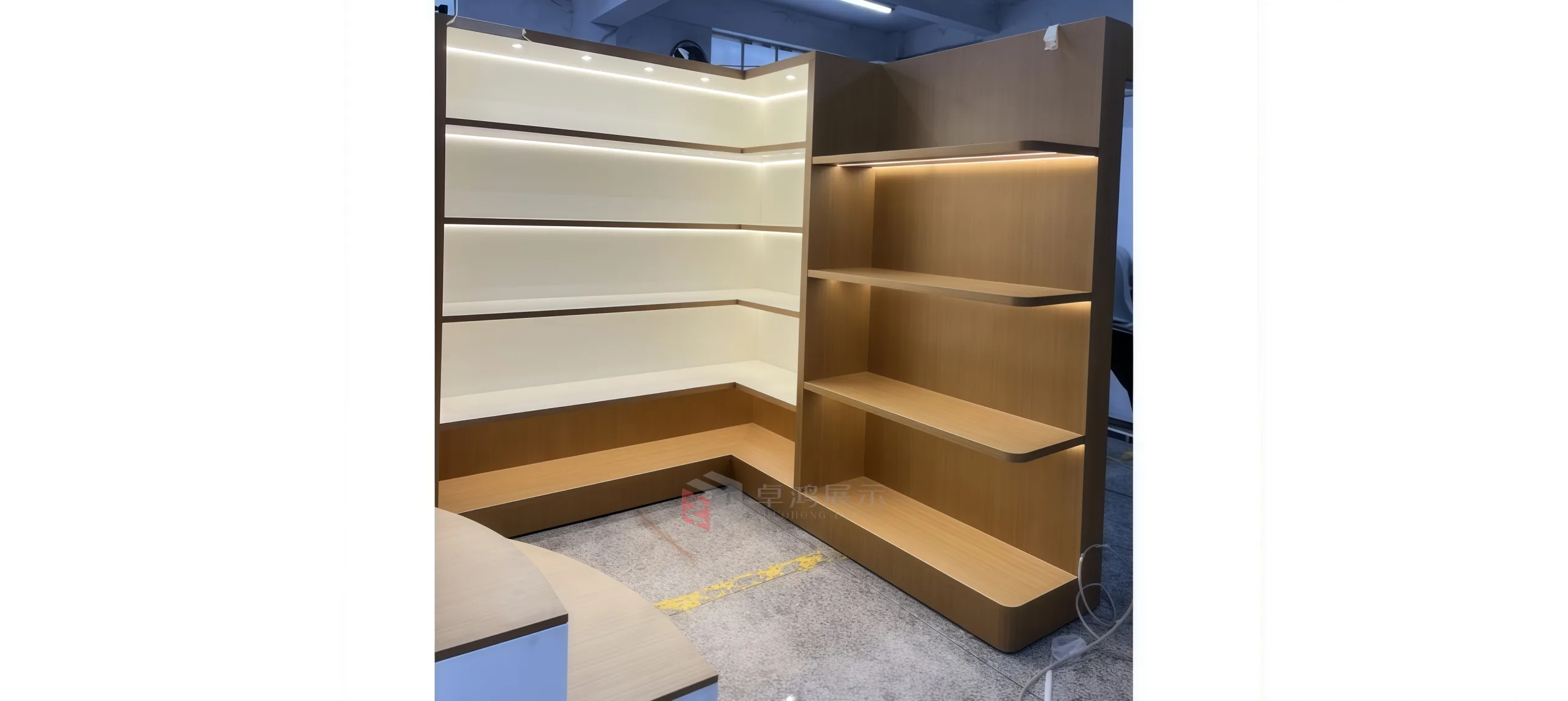 Tailored High - Class Retail Showcases | Modular Layout, Top Quality