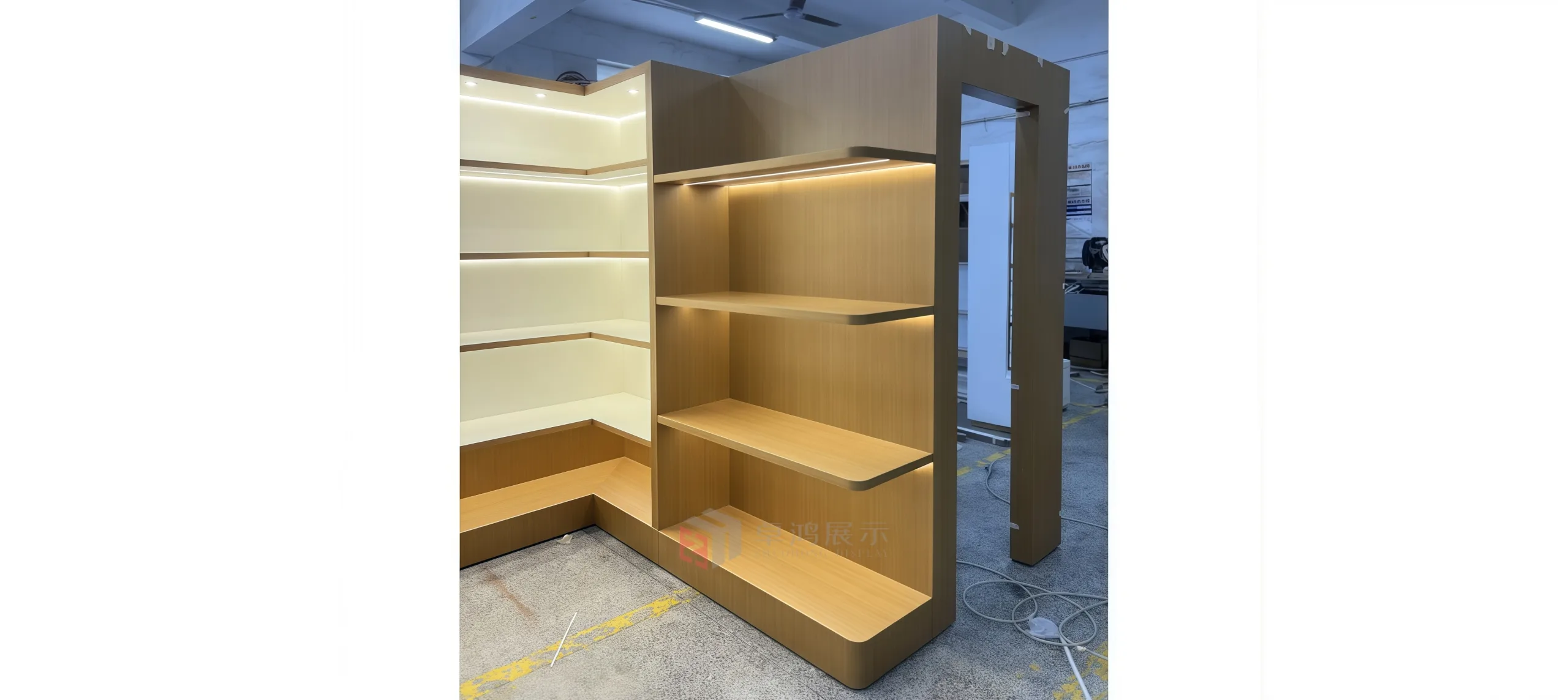 Tailored High - Class Retail Showcases | Modular Layout, Top Quality