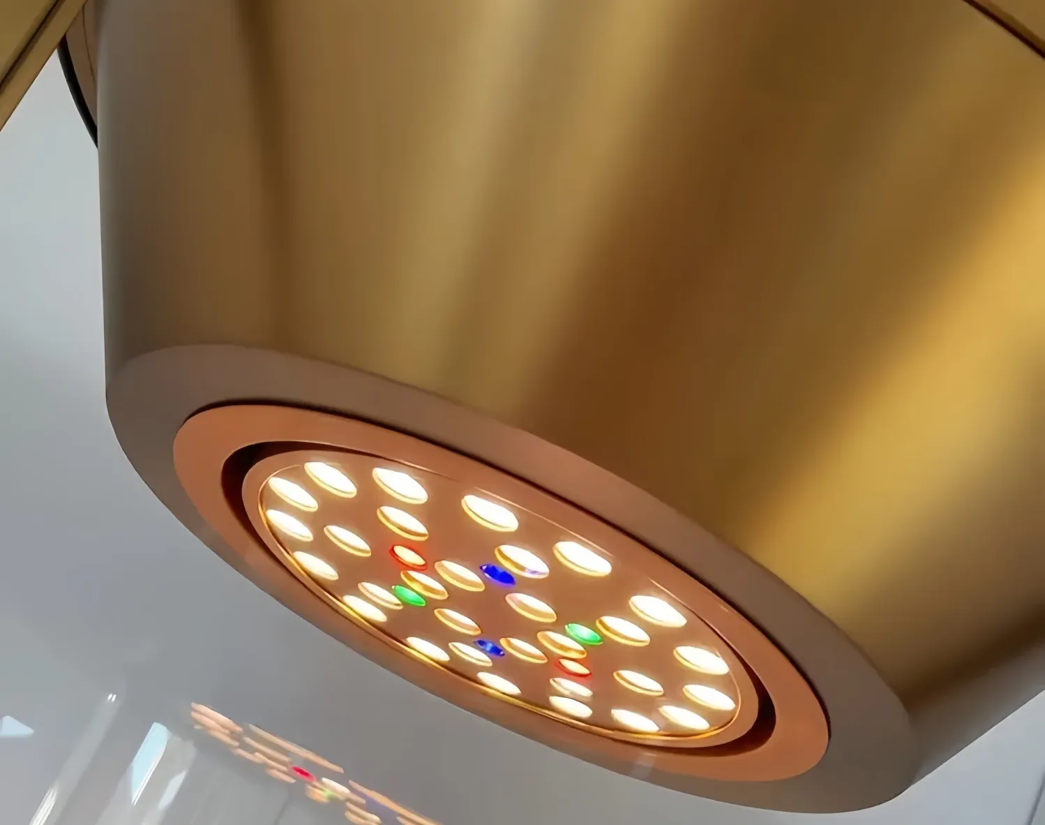 How Jewelry Showcase Lighting Can Elevate Gemstone Beauty